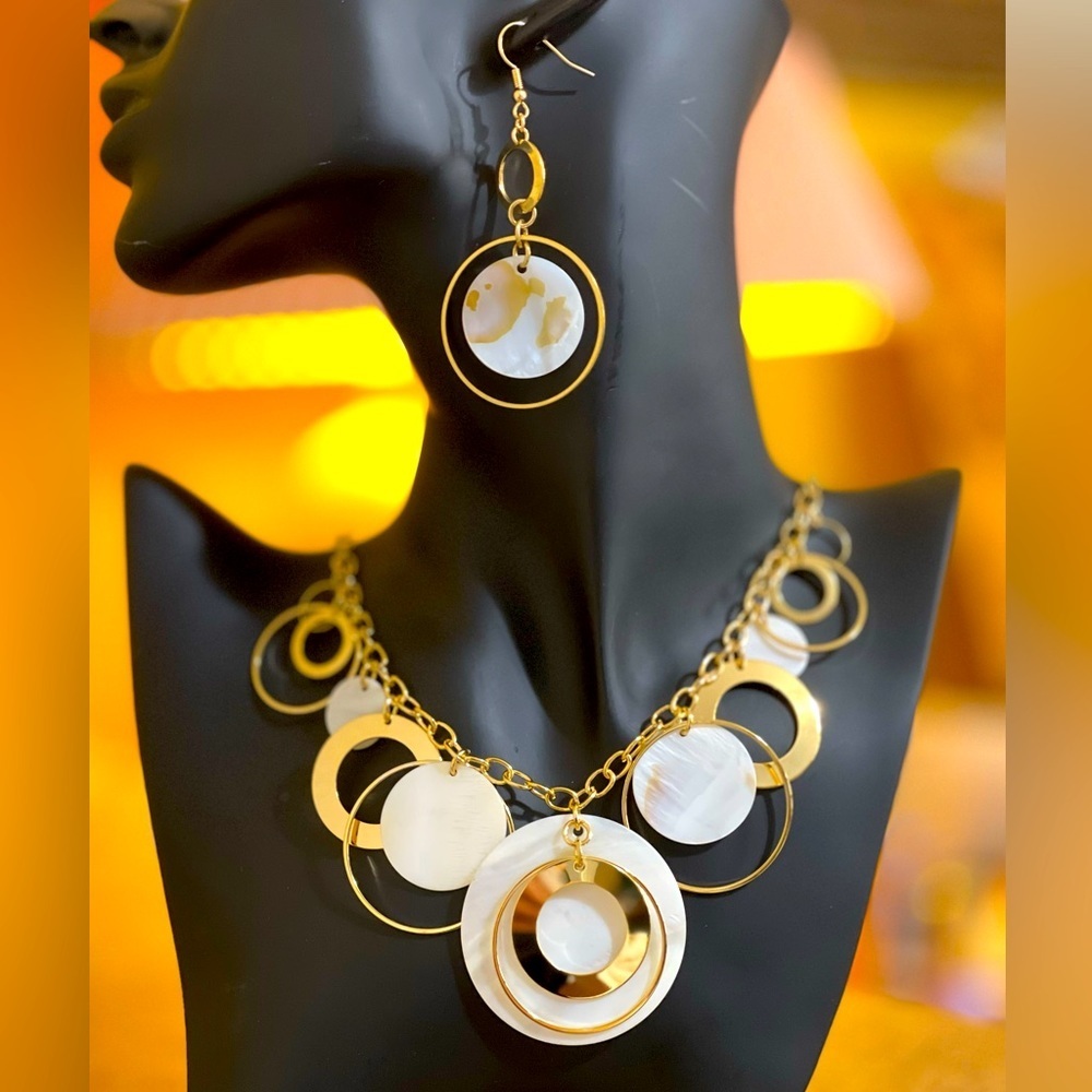 Park Lane Genuine Mother of Pearl Shells Necklace & Earrings Set NWT MSRP $119